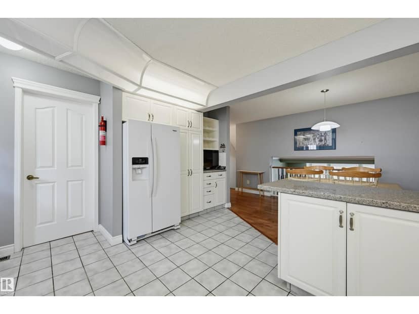 11107 98 AV NW — photo 13 of 40