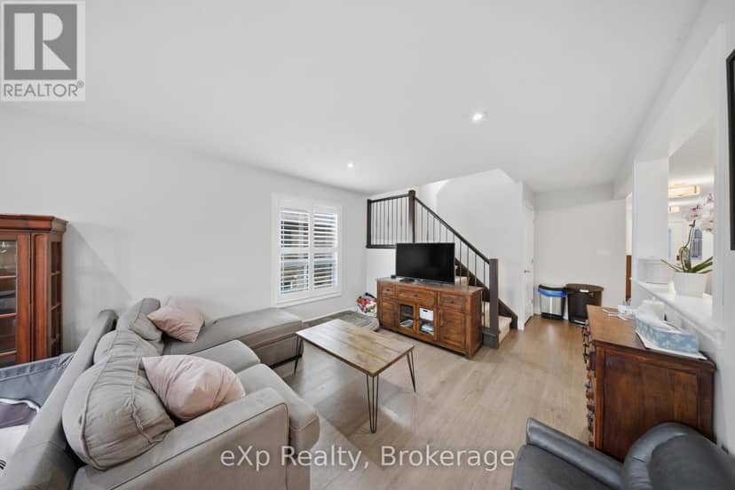 300 Hutton Street E — photo 16 of 29