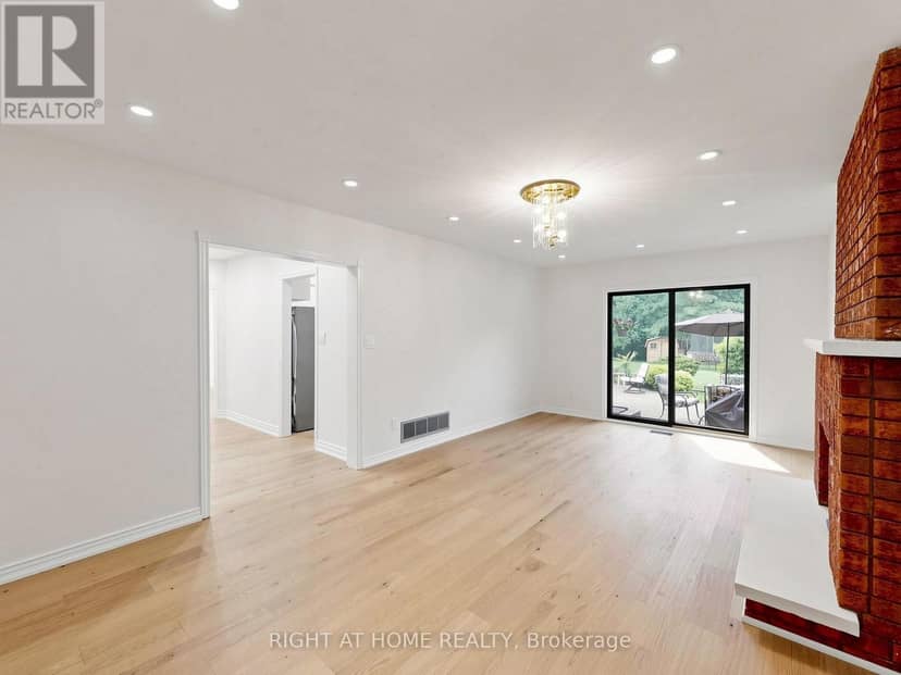 2920 Kingsway Drive — photo 9 of 40