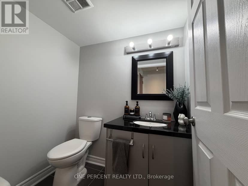 607 - 3 Ellesmere Street — photo 5 of 26