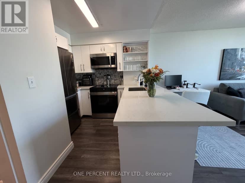 607 - 3 Ellesmere Street — photo 9 of 26