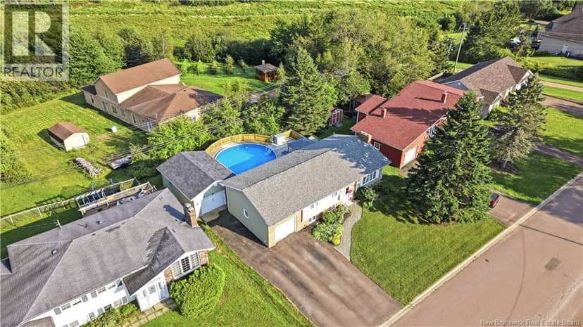 23 Pointe Aux Renards — photo 4 of 40