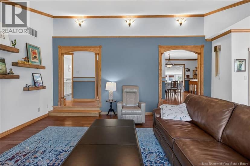 915 Dawson — photo 8 of 40