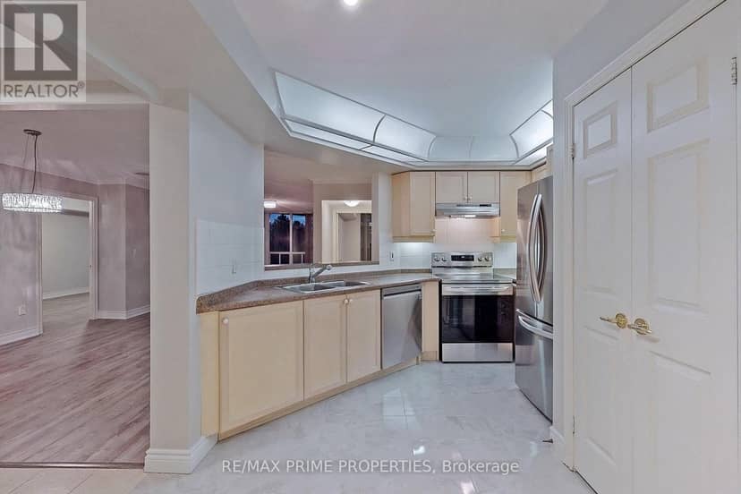 310 - 89 Skymark Drive — photo 12 of 36