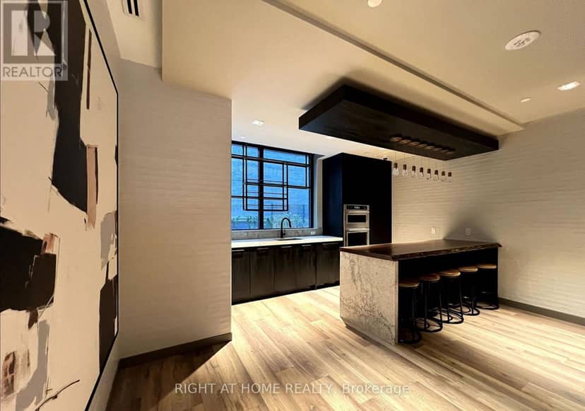 2301 - 327 King Street — photo 19 of 22