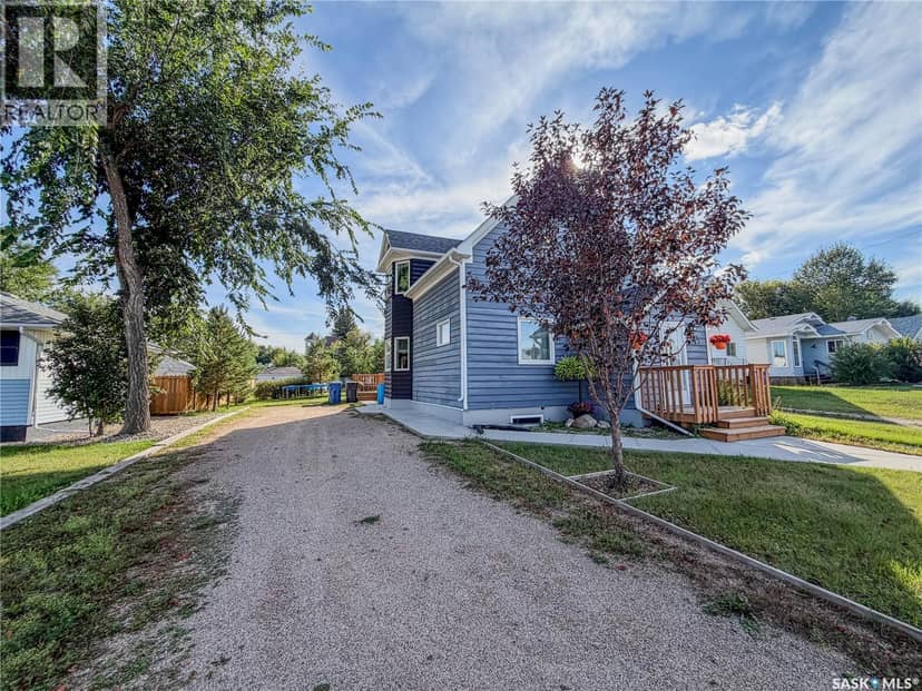 127 10th AVENUE W, Melville, photo 2