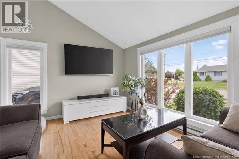 287 Maplehurst Drive — photo 7 of 34
