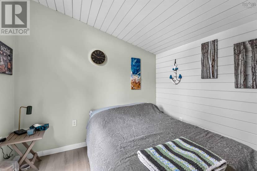 130 Sunset Crescent — photo 25 of 27