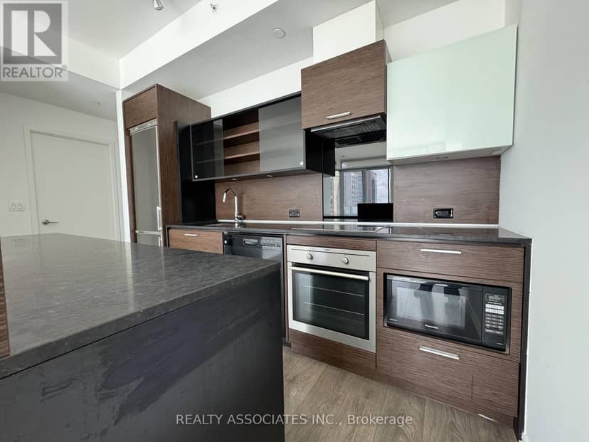 2105 - 75 St Nicholas Street — photo 4 of 23