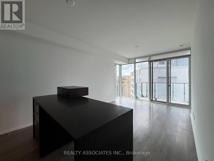 2105 - 75 St Nicholas Street — photo 5 of 23