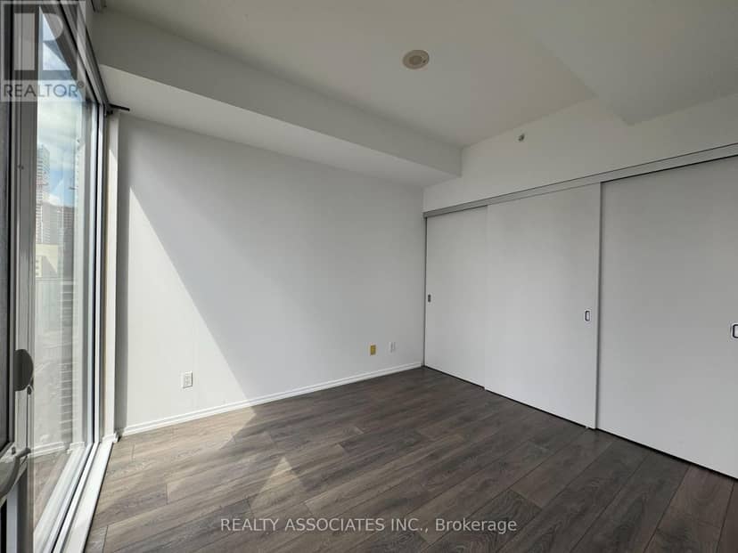2105 - 75 St Nicholas Street — photo 6 of 23