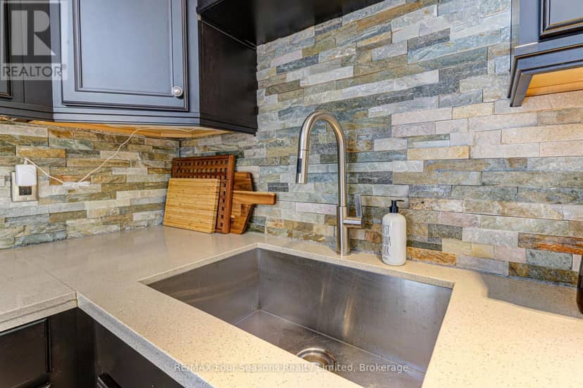 471 Oxbow Crescent — photo 17 of 31