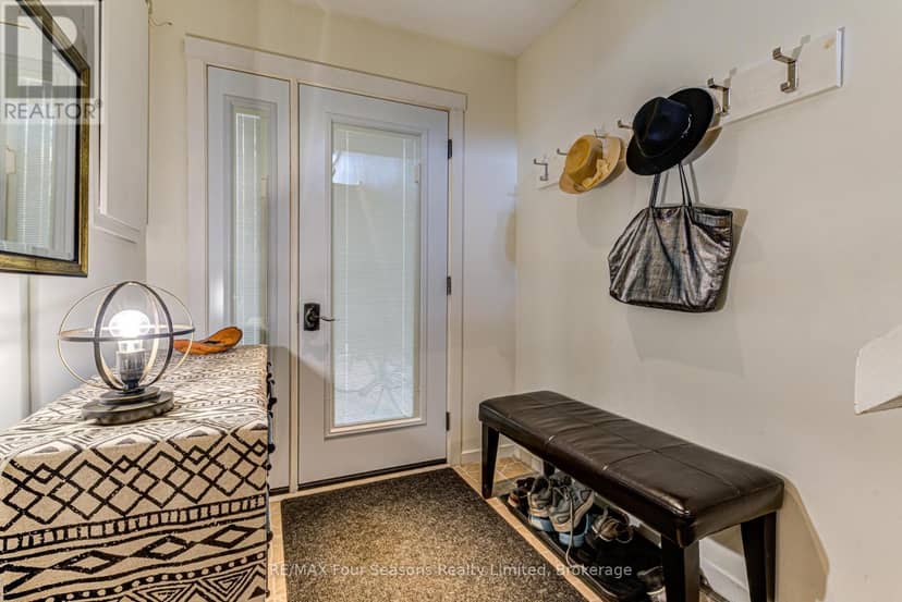 471 Oxbow Crescent — photo 4 of 31