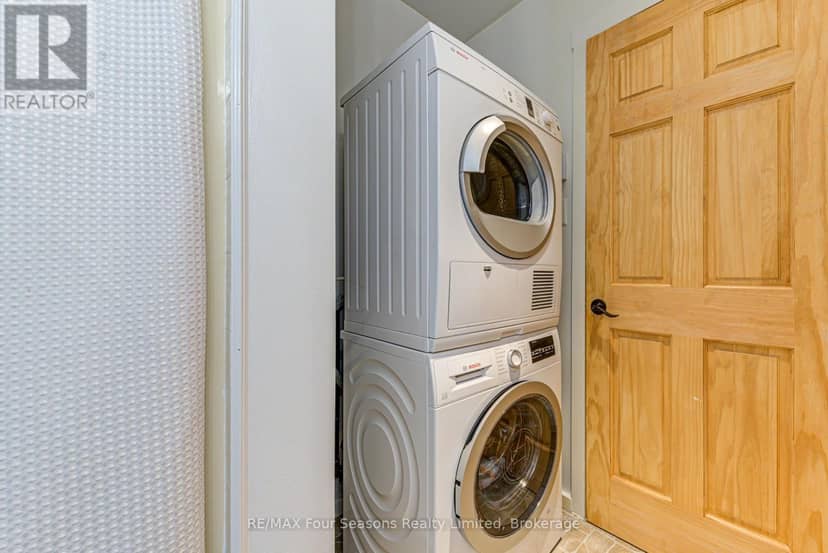 471 Oxbow Crescent — photo 8 of 31