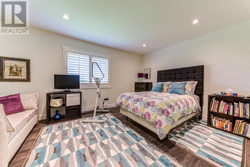 471 Oxbow Crescent — photo 9 of 31