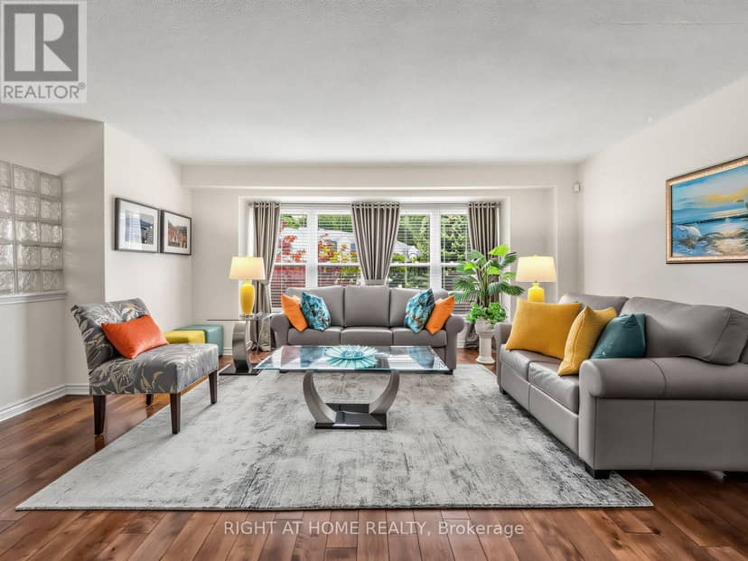 25 Tamarack Circle, Toronto, photo 2
