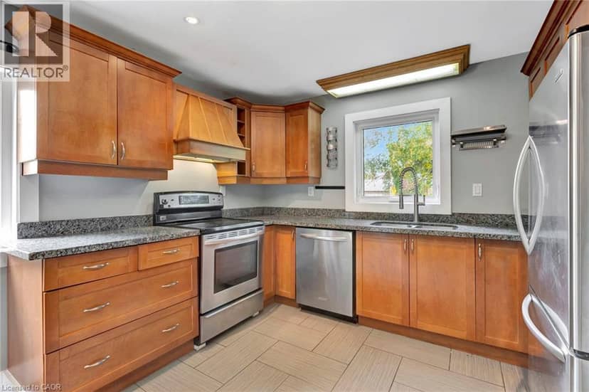 121 KING Street E — photo 13 of 32