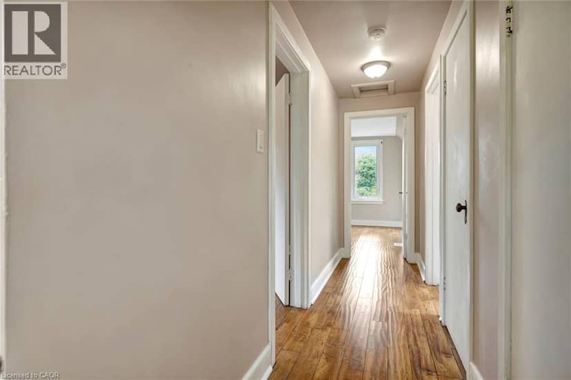 121 KING Street E — photo 18 of 32