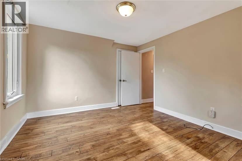 121 KING Street E — photo 20 of 32