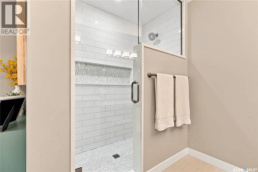 4302 Sage CRESCENT E — photo 28 of 40