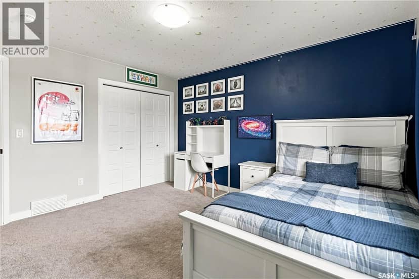 4302 Sage CRESCENT E — photo 32 of 40