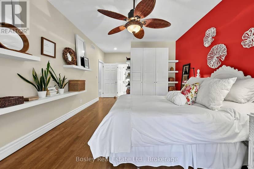 230 Napier Street — photo 11 of 33