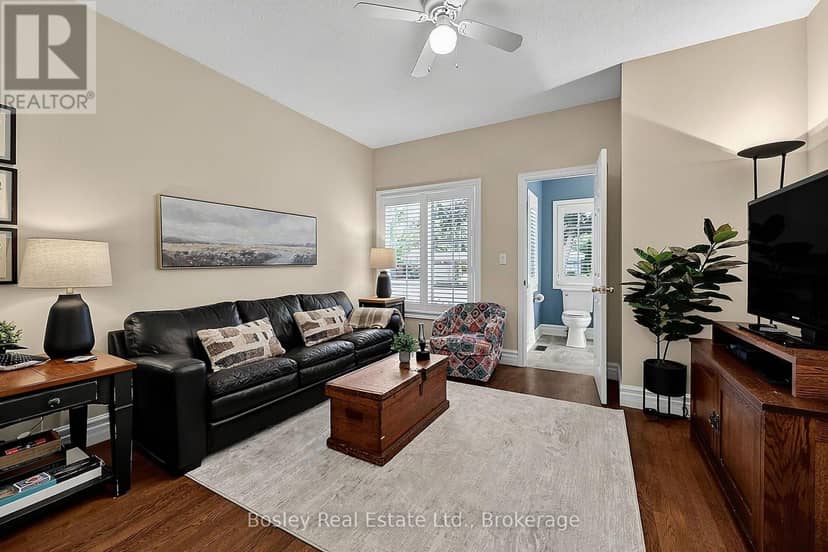 230 Napier Street — photo 13 of 33