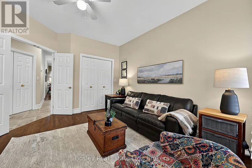 230 Napier Street — photo 14 of 33