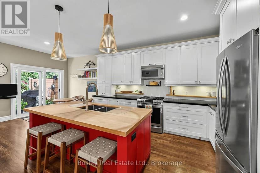 230 Napier Street — photo 5 of 33