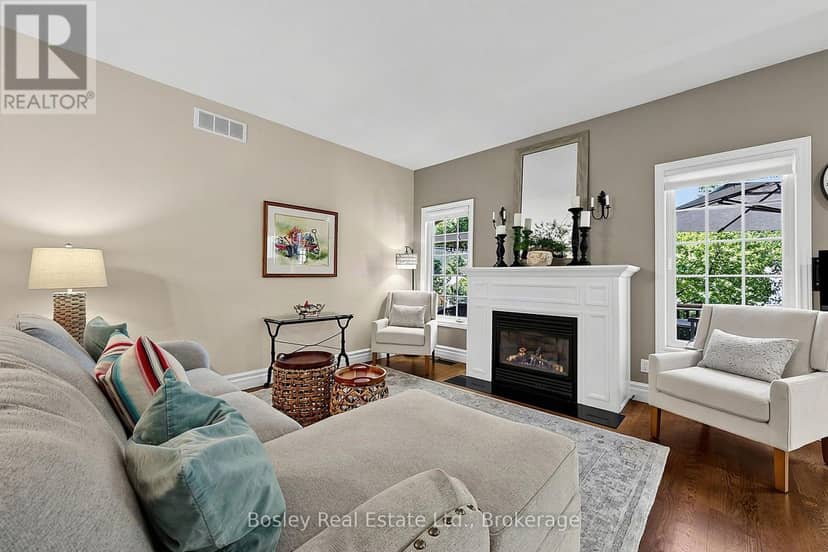 230 Napier Street — photo 8 of 33