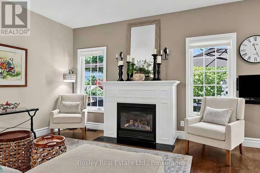 230 Napier Street — photo 9 of 33