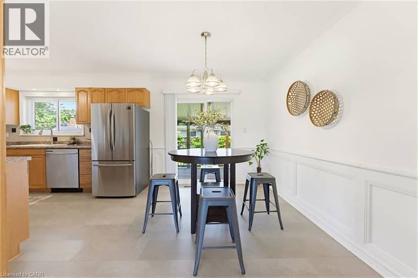 17 BROADMORE Avenue — photo 11 of 39