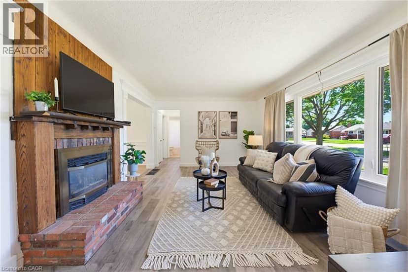 17 BROADMORE Avenue — photo 4 of 39