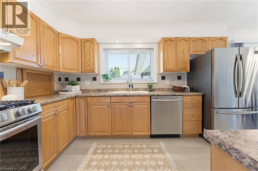17 BROADMORE Avenue — photo 7 of 39