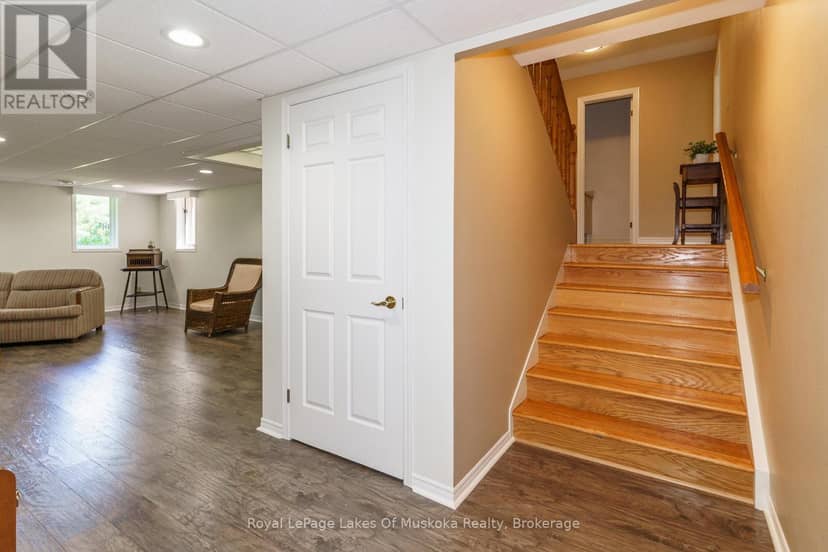 1020 Amelia Crescent — photo 21 of 39