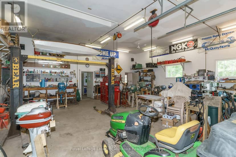 1020 Amelia Crescent — photo 31 of 39