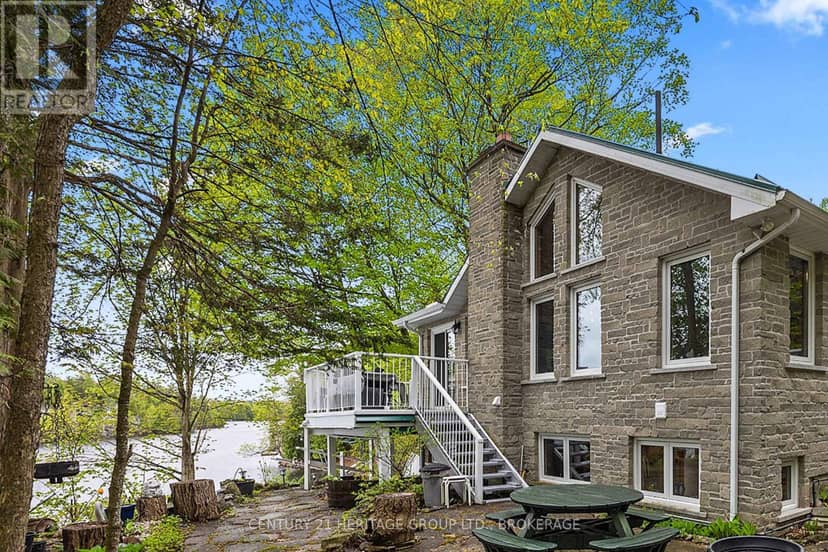 8126 Perth Road, South Frontenac