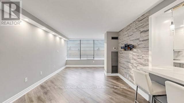 512 - 7440 Bathurst Street — photo 10 of 24