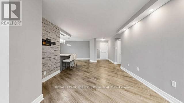 512 - 7440 Bathurst Street — photo 11 of 24