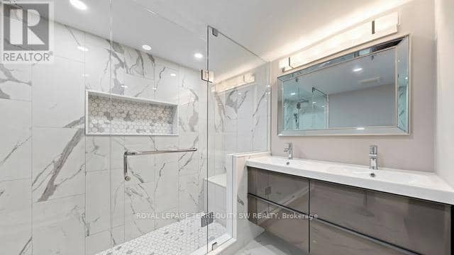 512 - 7440 Bathurst Street — photo 16 of 24