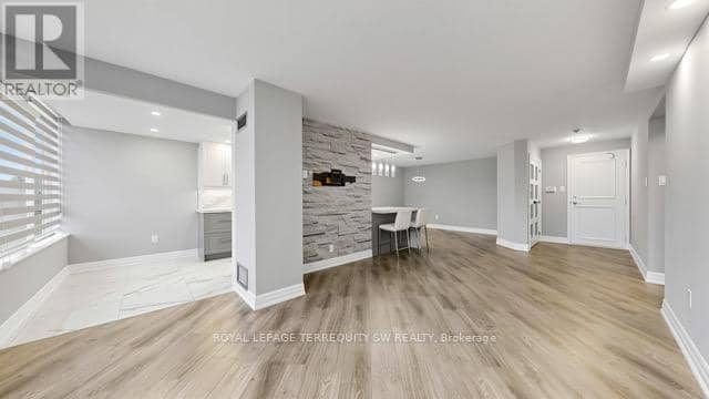 512 - 7440 Bathurst Street — photo 9 of 24