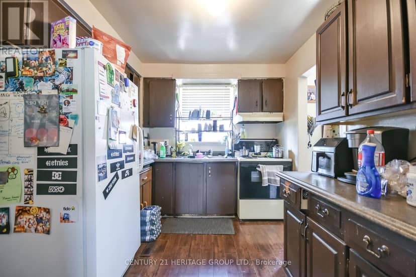85 Chaucer Crescent — photo 22 of 29