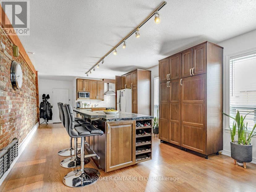 1438A Dufferin Street — photo 24 of 40