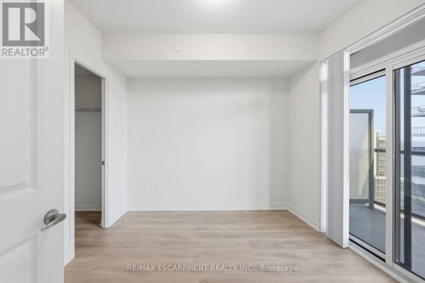 3906 - 38 Annie Craig Drive — photo 14 of 24