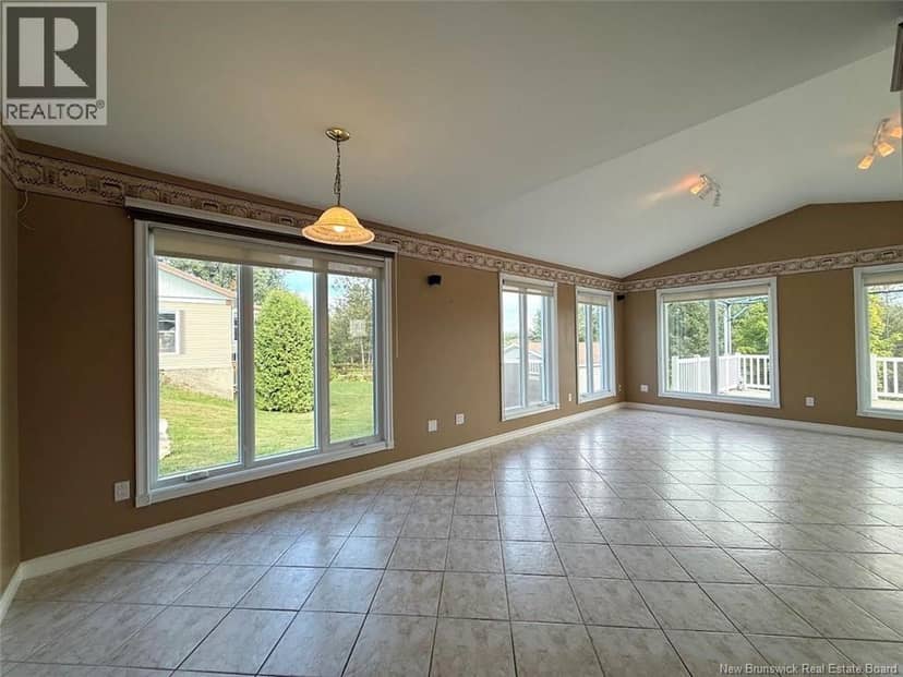 924 St-Francois Street, Edmundston, photo 5