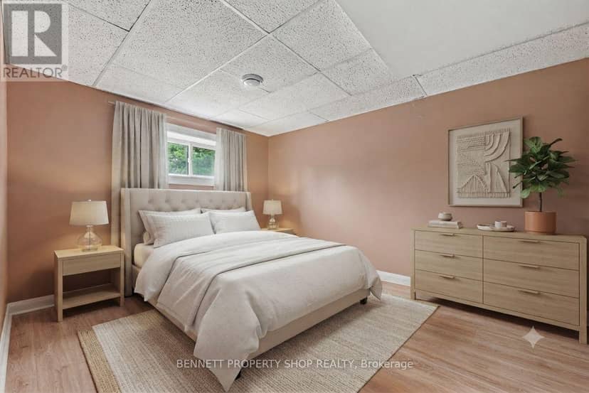 230 Cardinal Crescent — photo 12 of 16