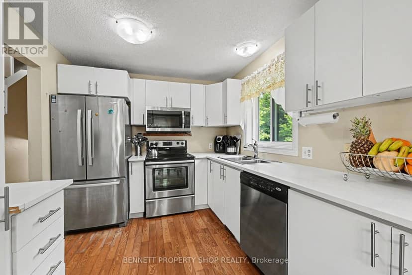 230 Cardinal Crescent — photo 5 of 16