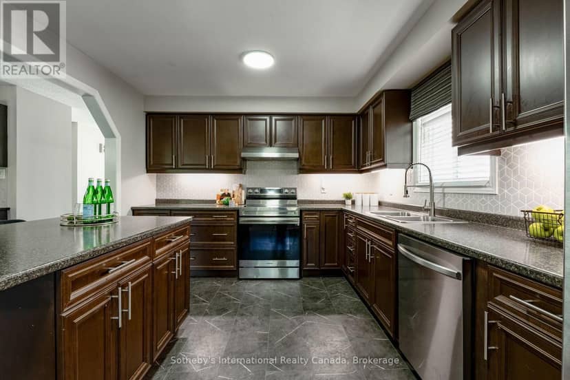 53 Royal Beech Drive — photo 11 of 40