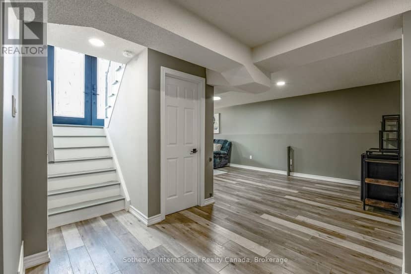 53 Royal Beech Drive — photo 25 of 40
