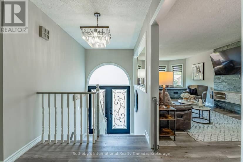 53 Royal Beech Drive — photo 5 of 40